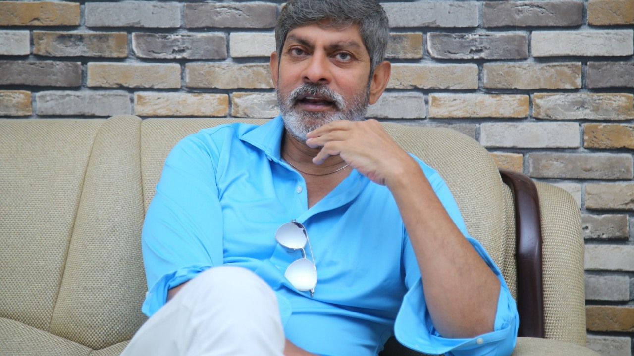 Jagapathi Babu : ఆరో తరగతిలో ఫస్ట్ క్రష్.. ఆమెకు 60 ఏళ్ళు వచ్చాక చెప్పిన జగపతి బాబు.. జగ్గూభాయ్ స్టోరీ భలే ఉందే..