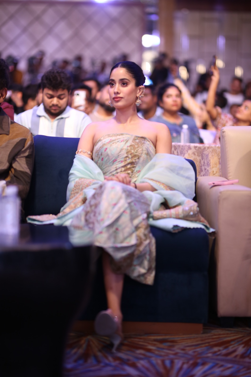 janhvi kapoor stunning look at Peddi press meet at bangalore