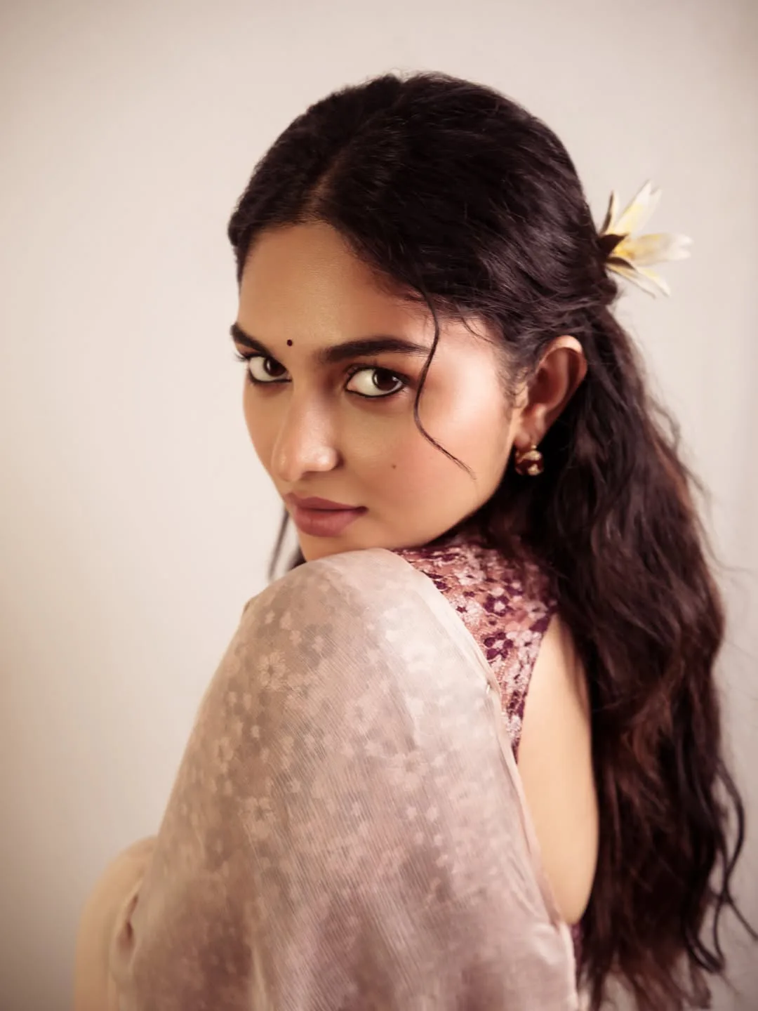 kayadu lohar stunning looks in saree goes viral on social media