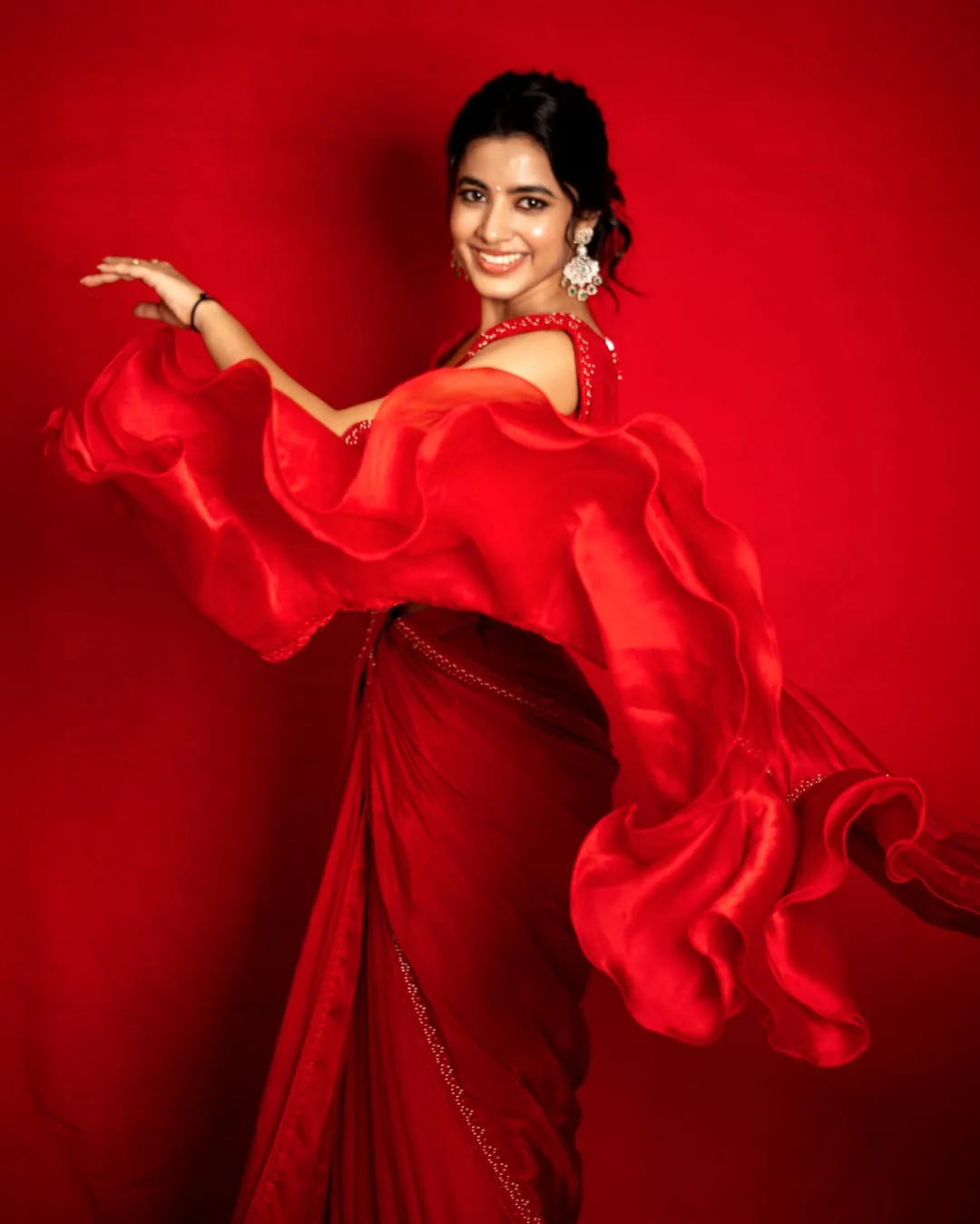 little hearts heroine shivani nagaram stunning looks in saree