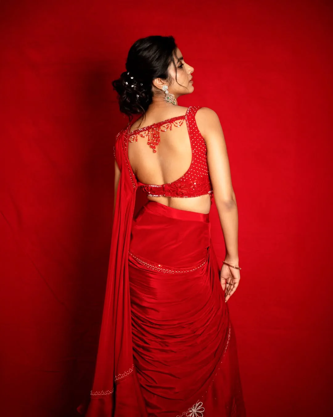 little hearts heroine shivani nagaram stunning looks in saree