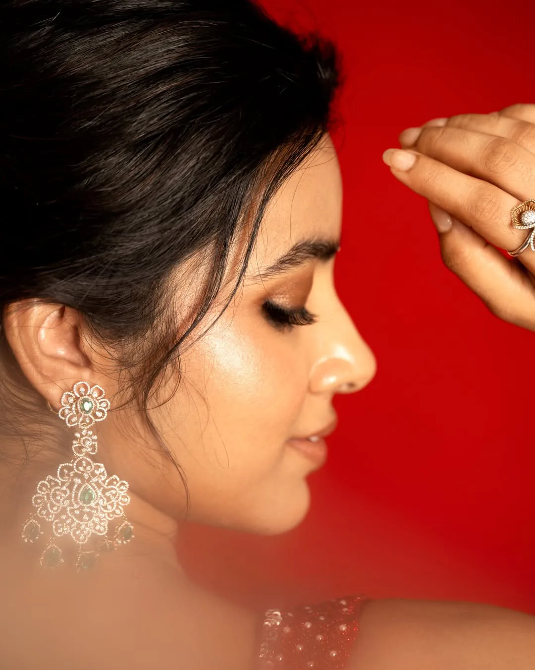 little hearts heroine shivani nagaram stunning looks in saree