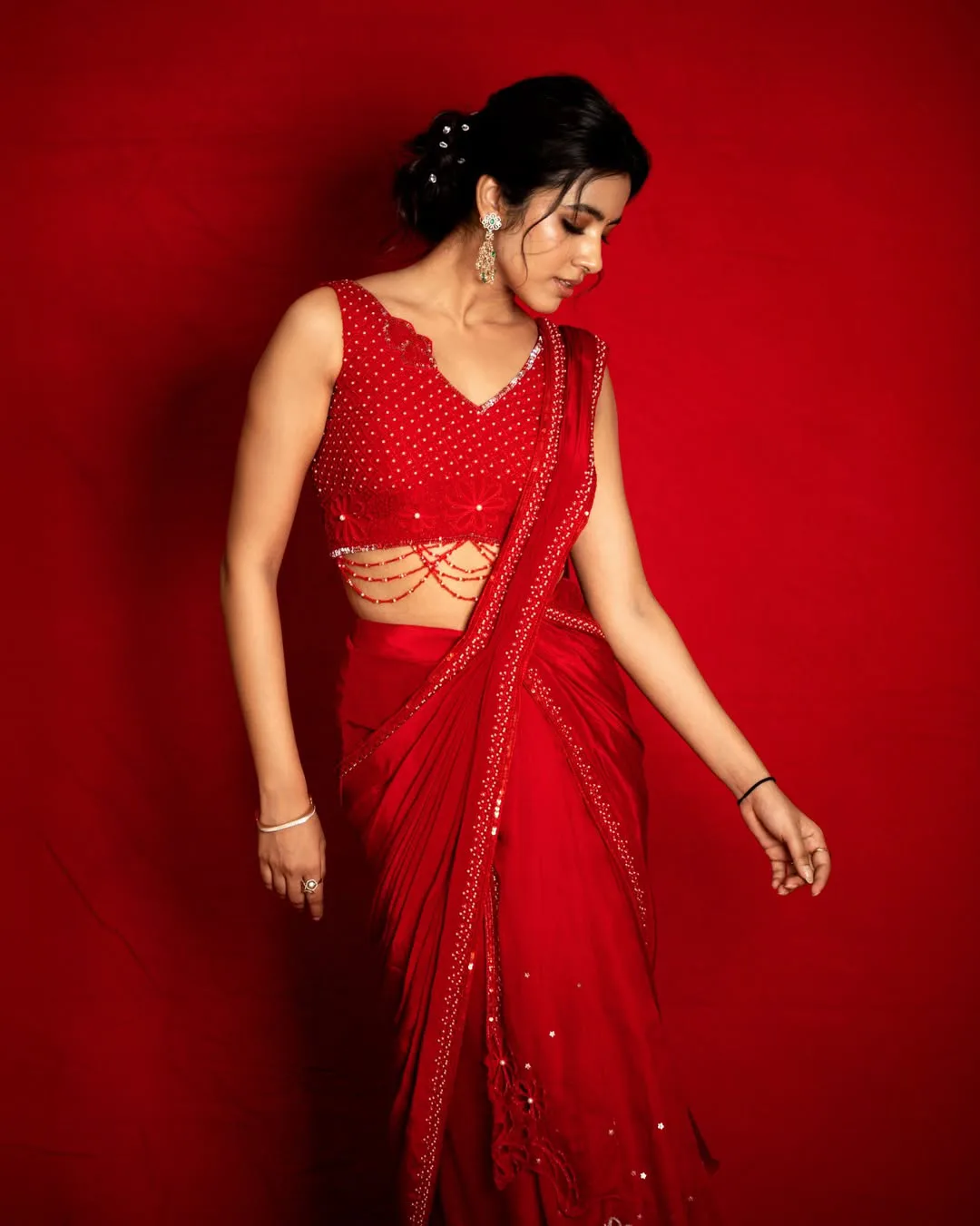 little hearts heroine shivani nagaram stunning looks in saree