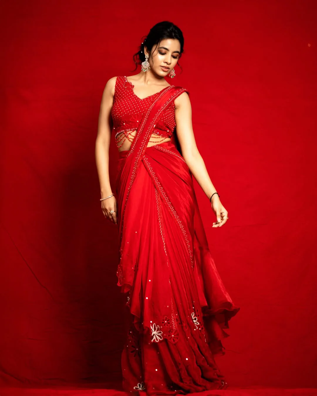 little hearts heroine shivani nagaram stunning looks in saree