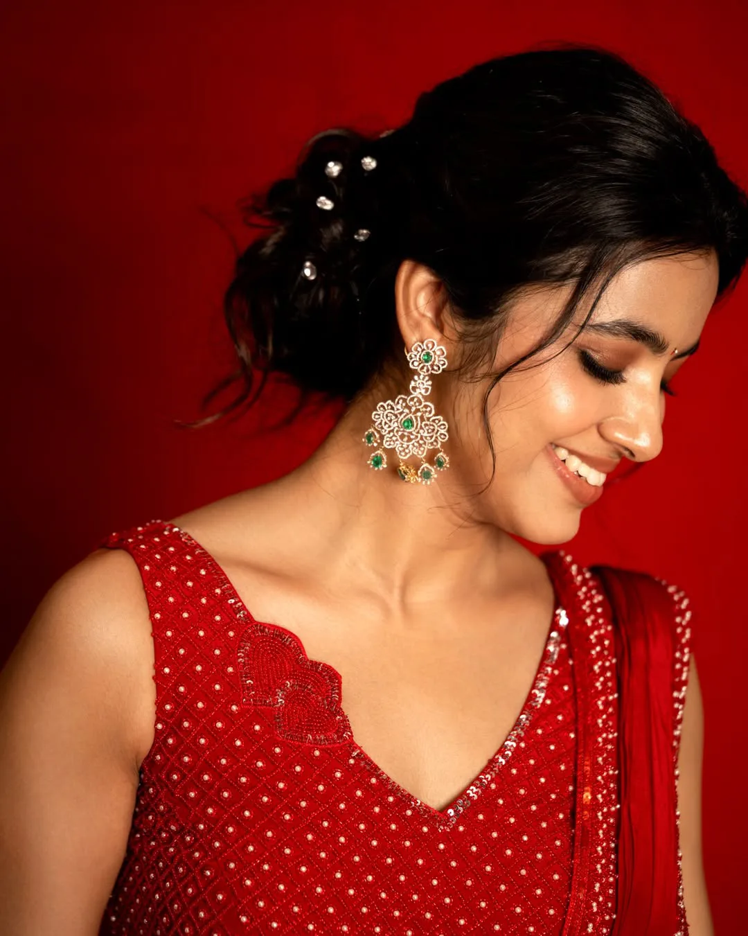 little hearts heroine shivani nagaram stunning looks in saree