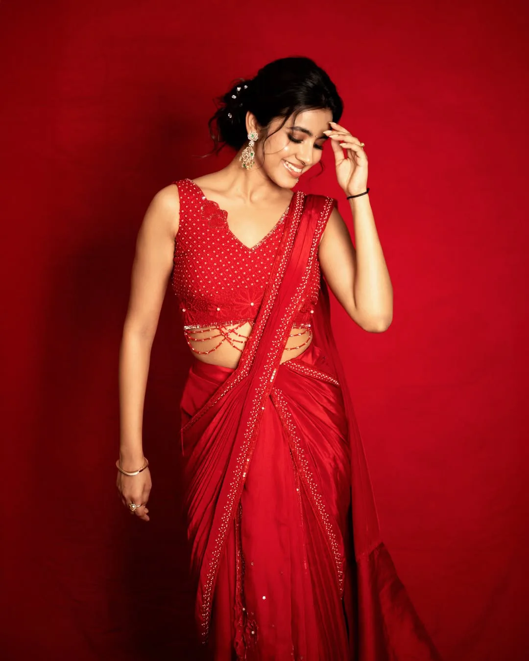 little hearts heroine shivani nagaram stunning looks in saree