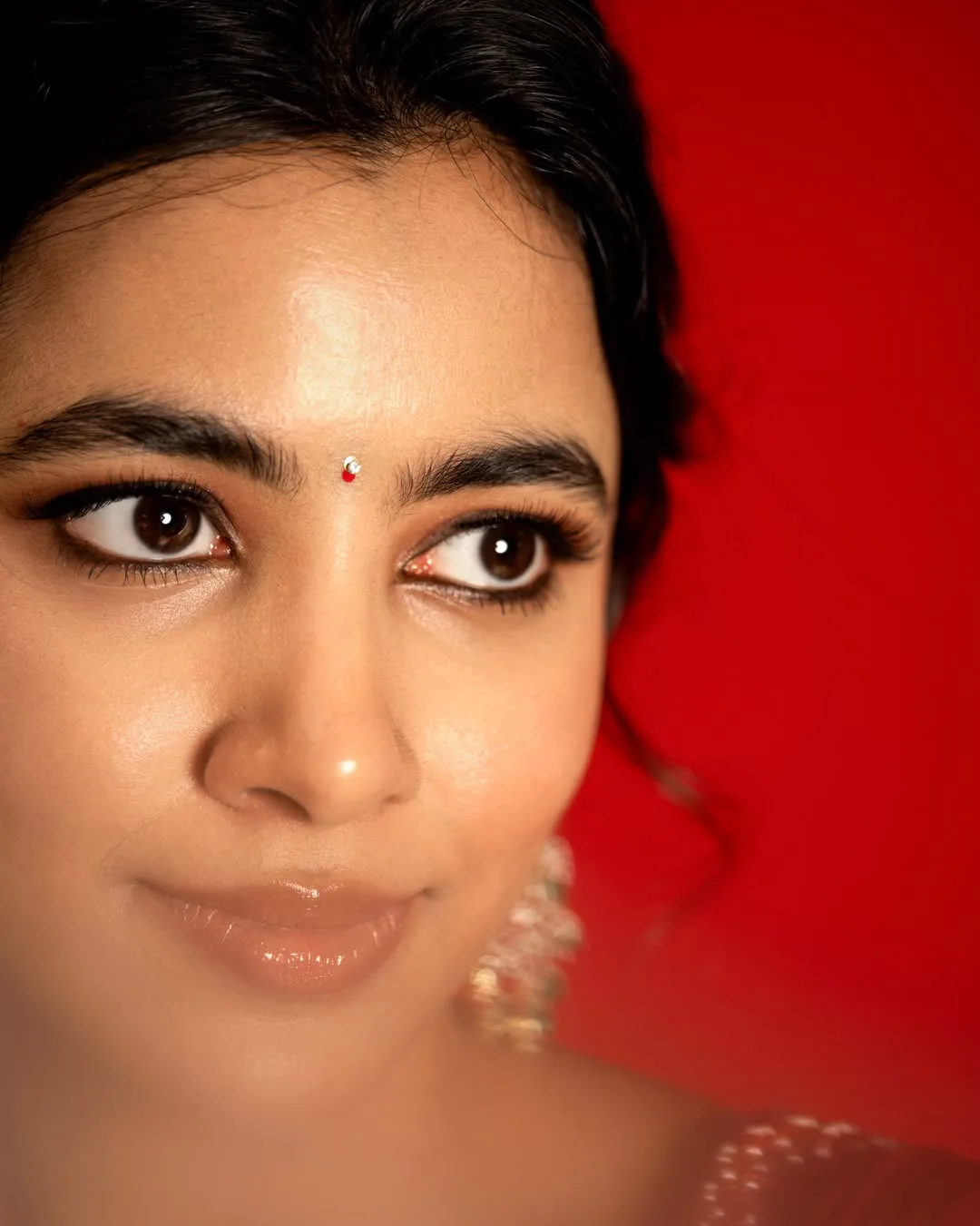 little hearts heroine shivani nagaram stunning looks in saree