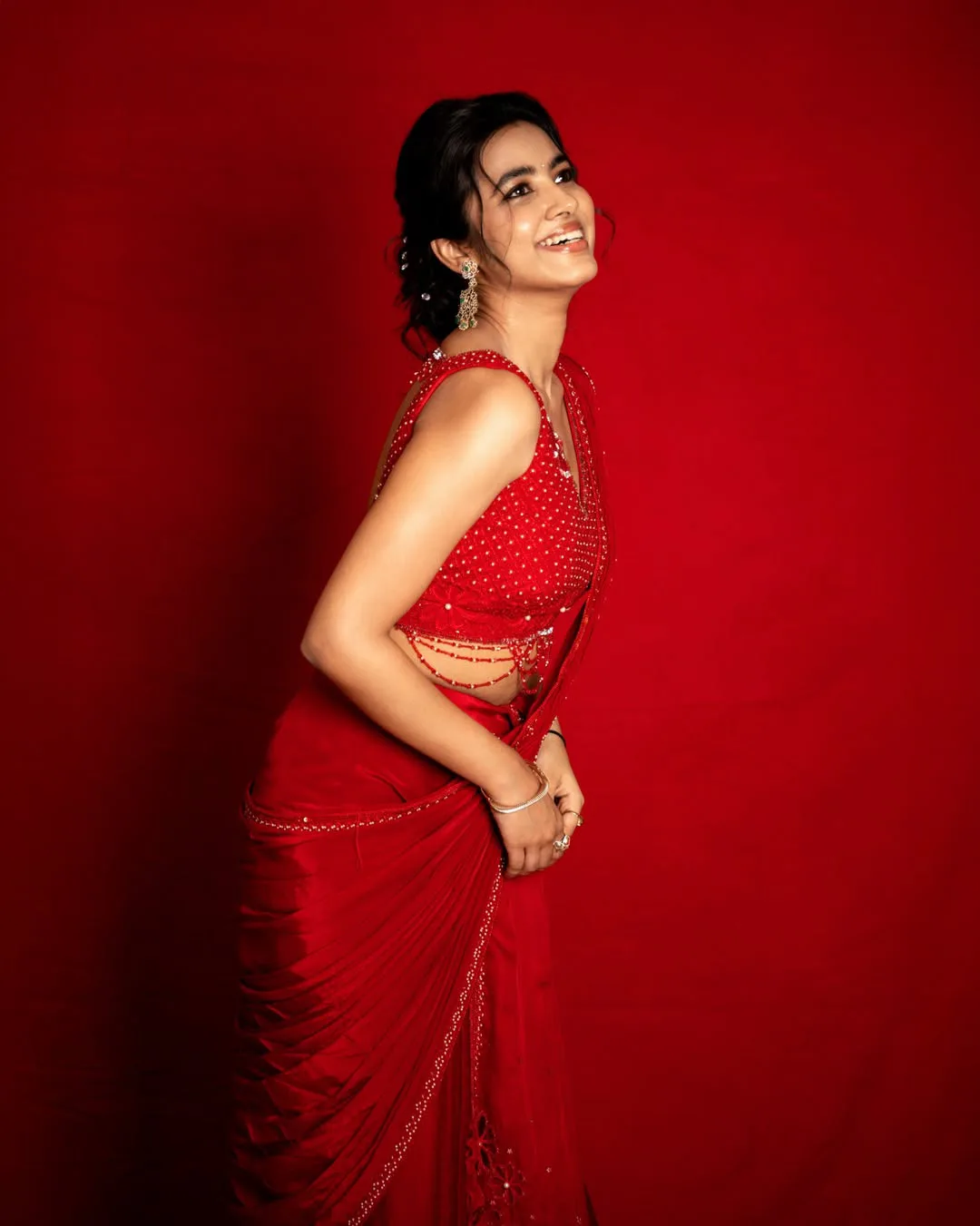 little hearts heroine shivani nagaram stunning looks in saree