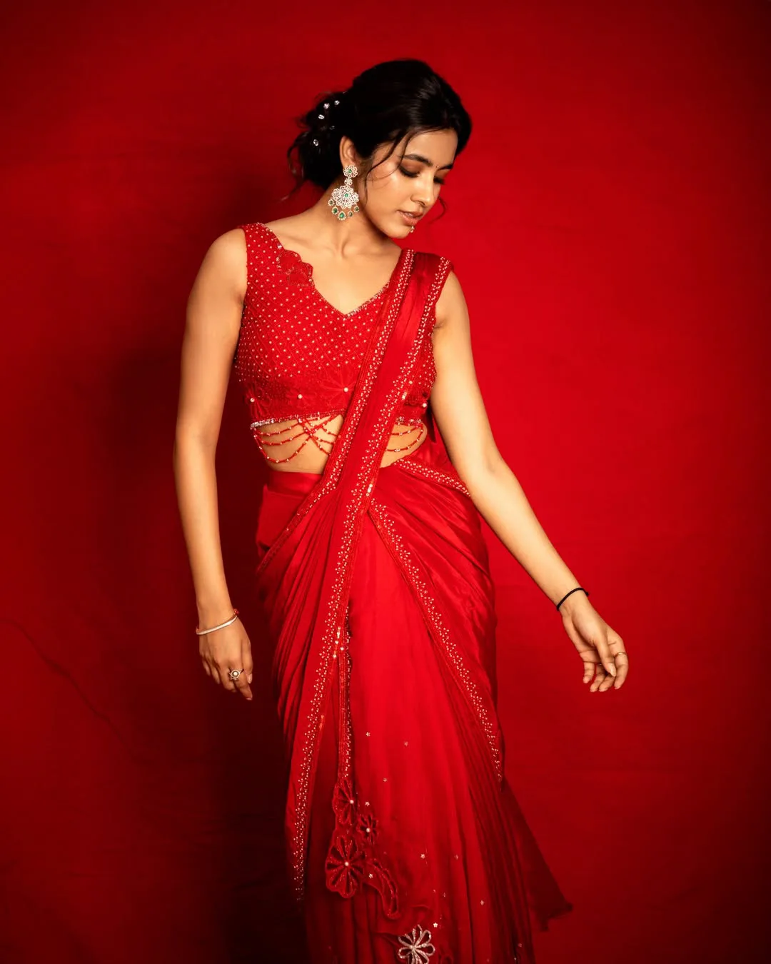 little hearts heroine shivani nagaram stunning looks in saree