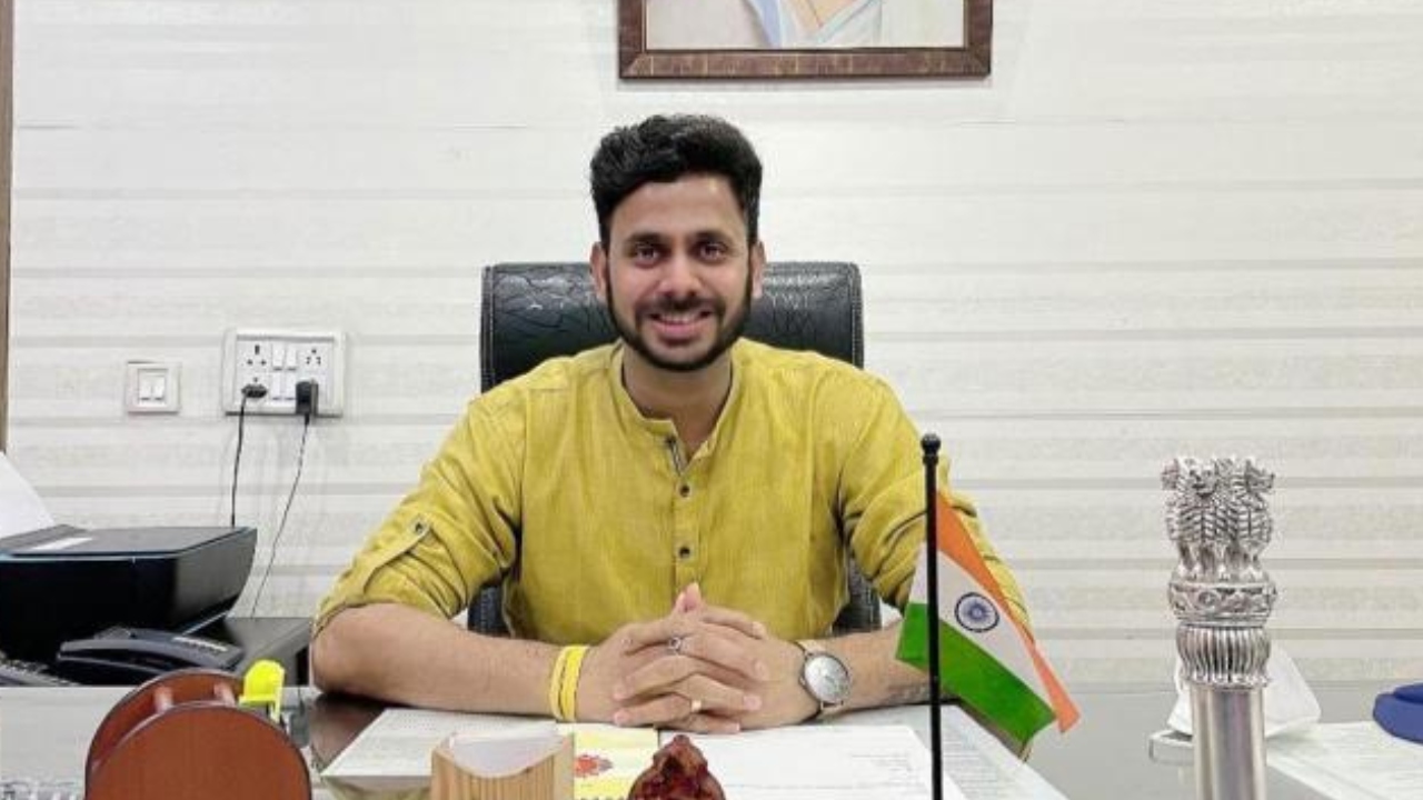 Manoj Tiwary : మ‌మ‌తా బెన‌ర్జీ పై భార‌త మాజీ క్రికెట‌ర్ సంచ‌ల‌న ఆరోప‌ణ‌లు.. 20 సెక‌న్లు.. 5 కోట్లు ..