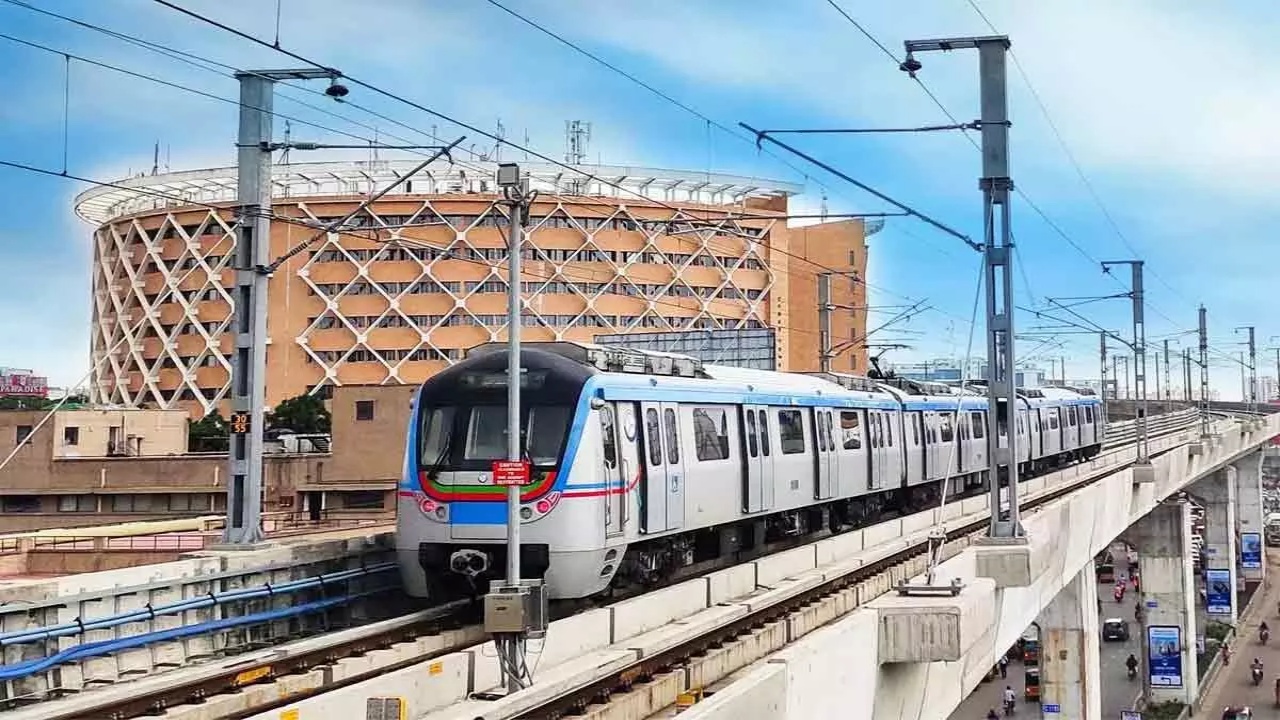 Hyderabad Metro : హైదరాబాద్ మెట్రో ప్రయాణికులకు రేవంత్ సర్కార్ అదిరిపోయే శుభవార్త.. ఆ సమస్యకు చెక్..!