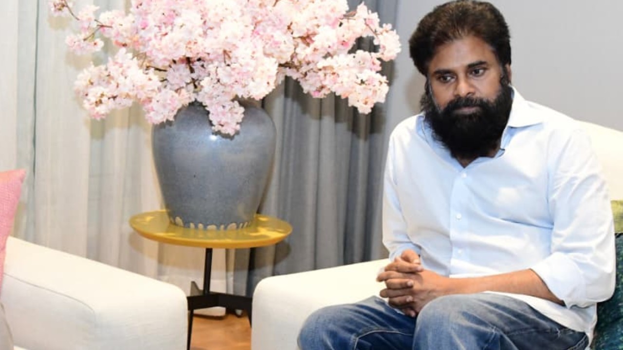 Pawan Kalyan : మొదటిసారి సర్జరీ వివరాలు చెప్పిన పవన్ కళ్యాణ్.. ఇంకా బ్లీడింగ్, ఇంకో సర్జరీ.. ఆందోళనలో అభిమానులు..