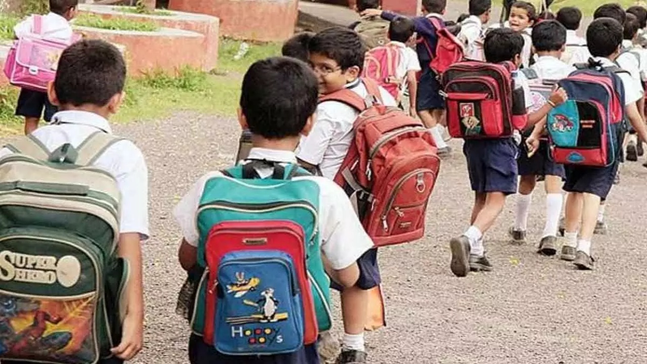 June 2026 School Holidays : విద్యార్థులకి పండగే.. స్కూళ్లు తెరిచాక మళ్లీ సెలవలు.. ఎప్పుడెప్పుడంటే..!