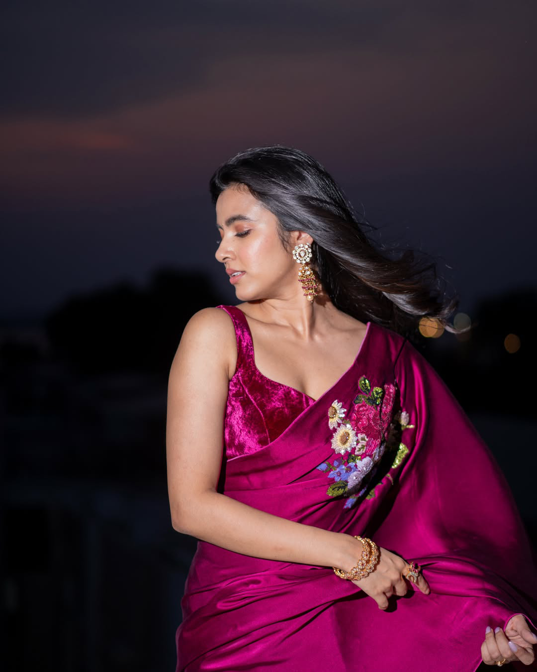 shivani nagaram stunning looks in saree