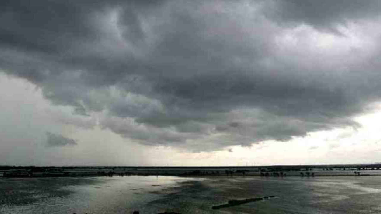 Weather Updates : వాతావరణ శాఖ బిగ్ అప్డేట్.. రుతుపవనాలు వచ్చేస్తున్నాయ్.. దేశవ్యాప్తంగా జల్లులు ప్రారంభం.. తెలుగు రాష్ట్రాలకు ఎంట్రీ అప్పుడే…