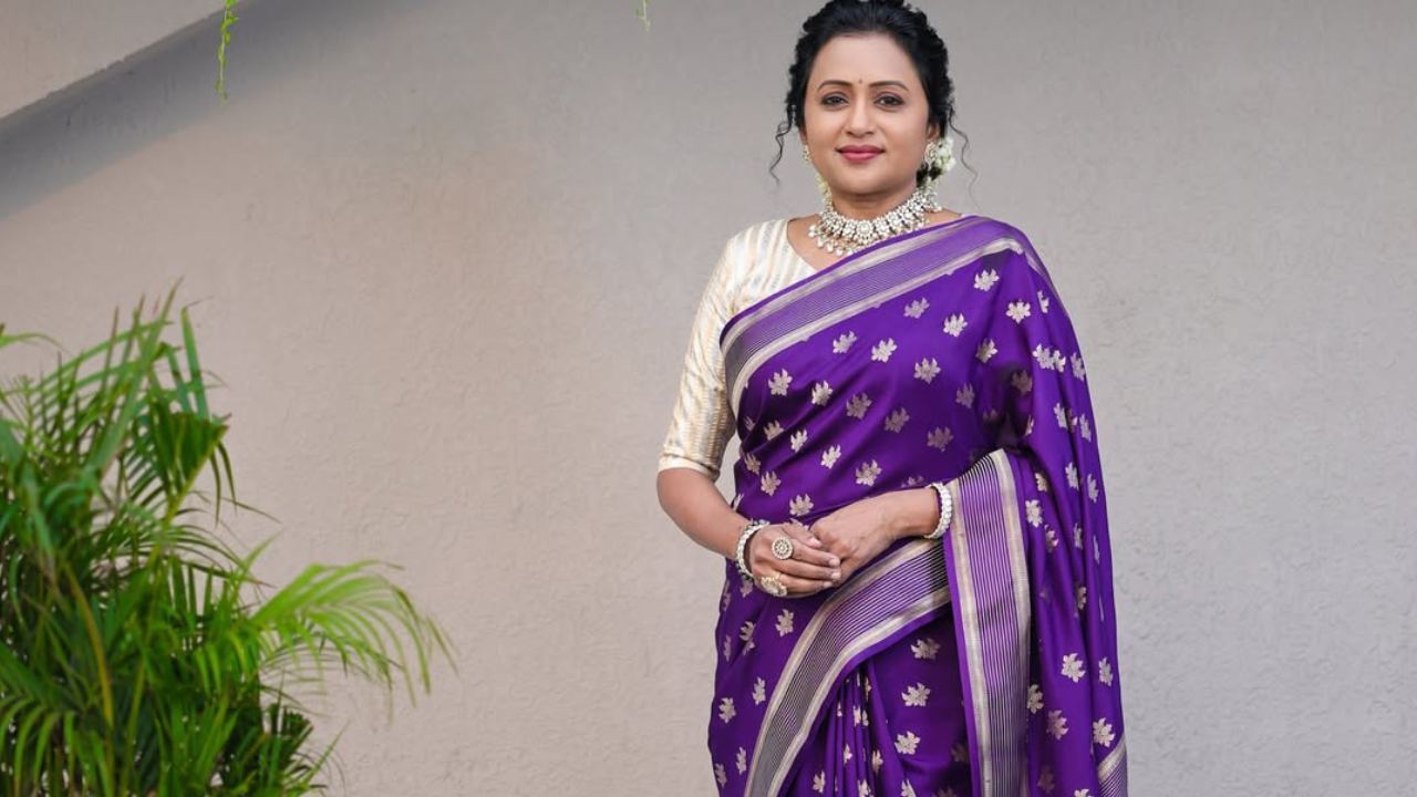 Anchor Suma : పాపం.. కార్ రోడ్డు మీద వదిలేసి పరిగెత్తిన యాంకర్ సుమ..