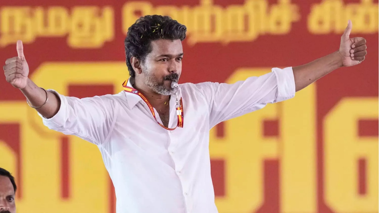 TVK Vijay CM Post : మెజారిటీకి అడుగు దూరంలో విజయ్.. ప్రభుత్వ ఏర్పాటుకు 3 మార్గాలు.. ఆ పార్టీతో పొత్తు పెట్టుకుంటే సీఎం కుర్చీ దక్కేనా..?
