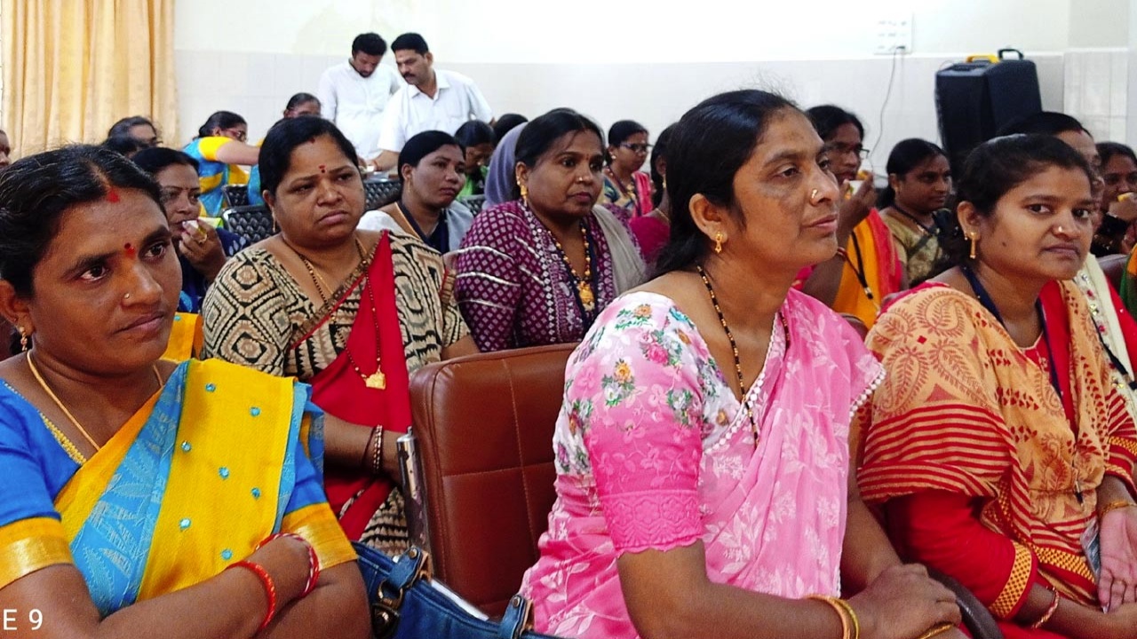 Women Petrol Pump : మహిళలకు రేవంత్ సర్కార్ బంపరాఫర్.. నెలకు లక్షల్లో సంపాదించుకునే అవకాశం..
