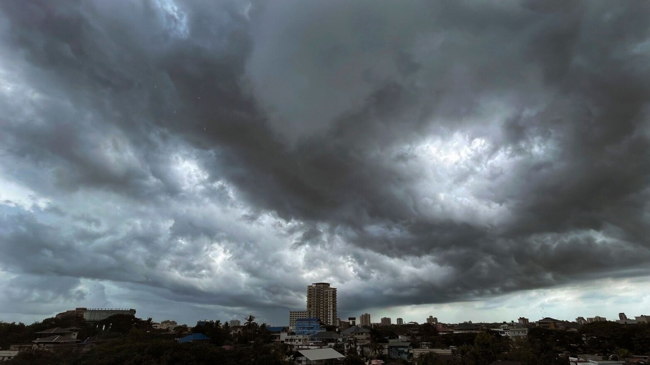 AP Rain Alert : ఏపీలో భారీ వర్షాల హెచ్చరిక.. ఈ జిల్లాల్లో రెండ్రోజులు కుండపోత వర్షాలు..