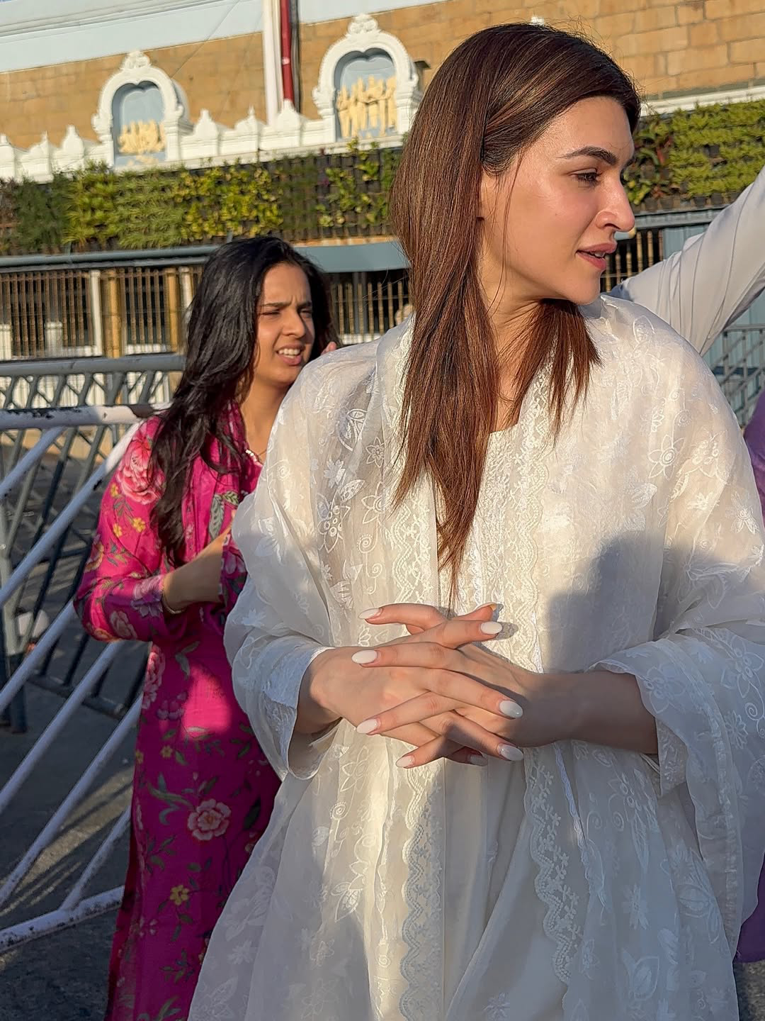 Adipurush Movie Heroine Kriti Sanon Visits Tirumala Venkateswara temple