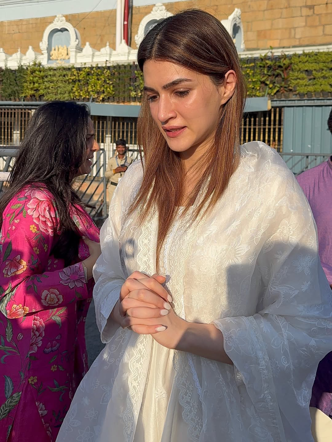 Adipurush Movie Heroine Kriti Sanon Visits Tirumala Venkateswara temple