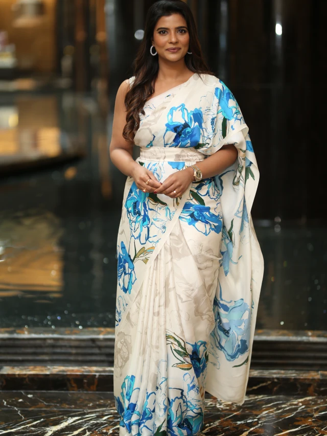 Aishwarya Rajesh Cute Looks in Saree