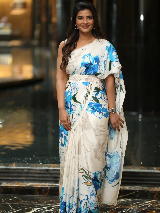 Aishwarya Rajesh Cute Looks in Saree
