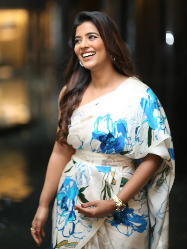 Aishwarya Rajesh Cute Looks in Saree