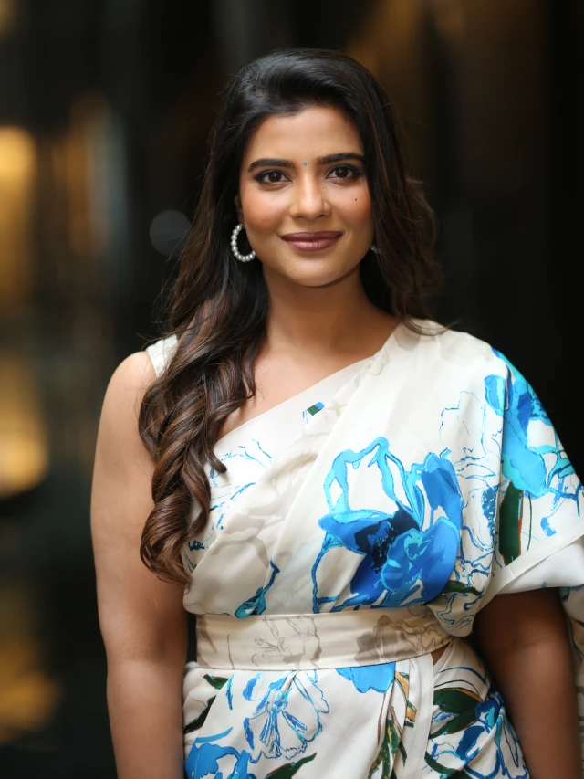Aishwarya Rajesh Cute Looks in Saree