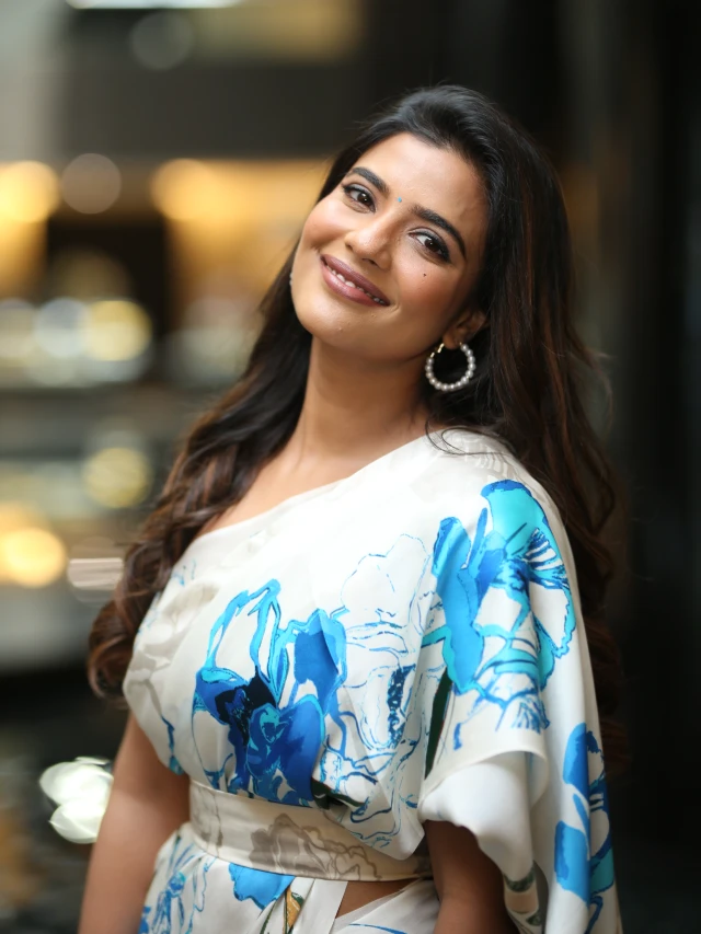 Aishwarya Rajesh Cute Looks in Saree