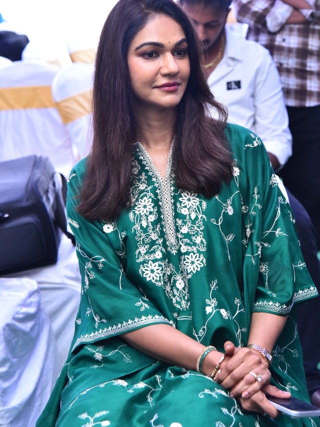 Allu Sneha Reddy Allu Aravind Appearance in Movie Opening Ceremony