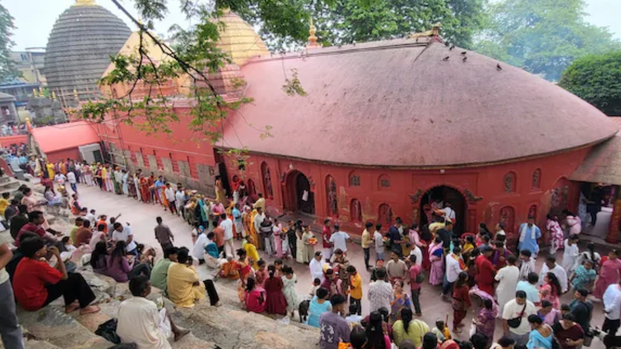Ambubachi Mela : అంబుబాచి మేళాకు సిద్ధమైన అసోం.. ఆ మూడ్రోజులు బ్రహ్మపుత్ర నదిలో నీళ్లు ఎందుకు ఎరుపెక్కుతాయి.. ప్రత్యేకత ఇదే..