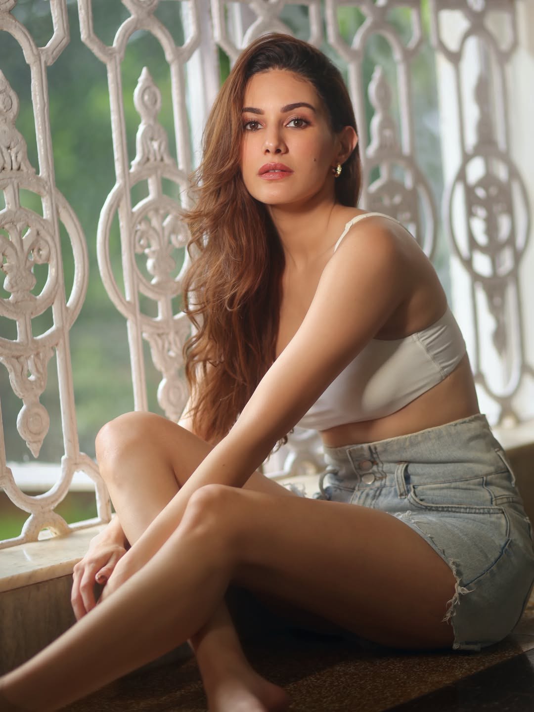 Amyra Dastur Shares Photos in Short Dress