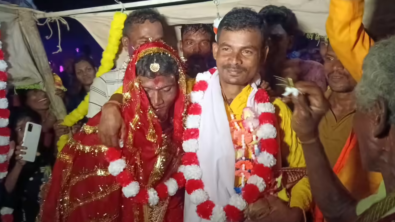 Andira Bibaha: ఇదెక్కడి విడ్డూరం.. వర్షాల కోసం ఇద్దరు యువకులు పెళ్లి.. వైరల్ అవుతున్న వింత ఆచారం