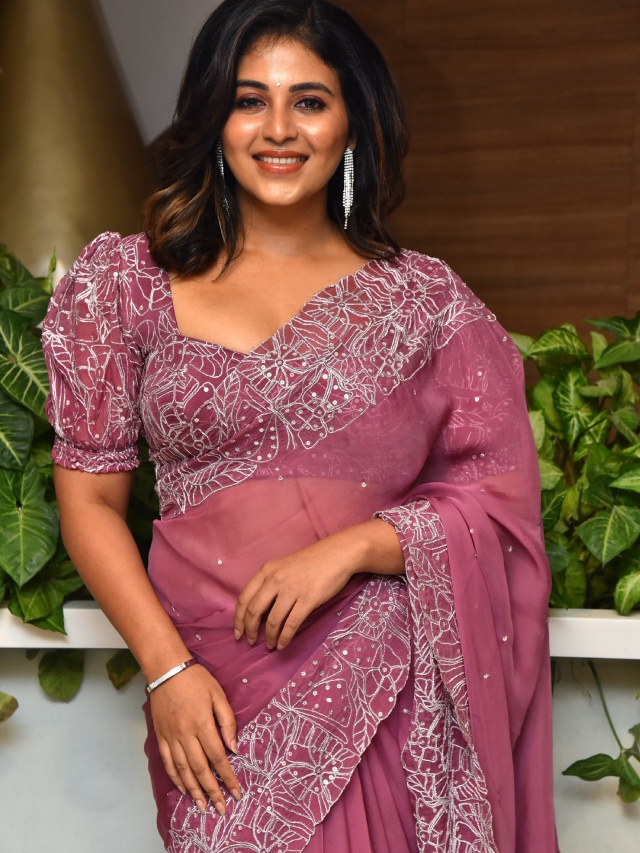 Anjali Stunning Looks in Saree at Makutam Song Launch Event