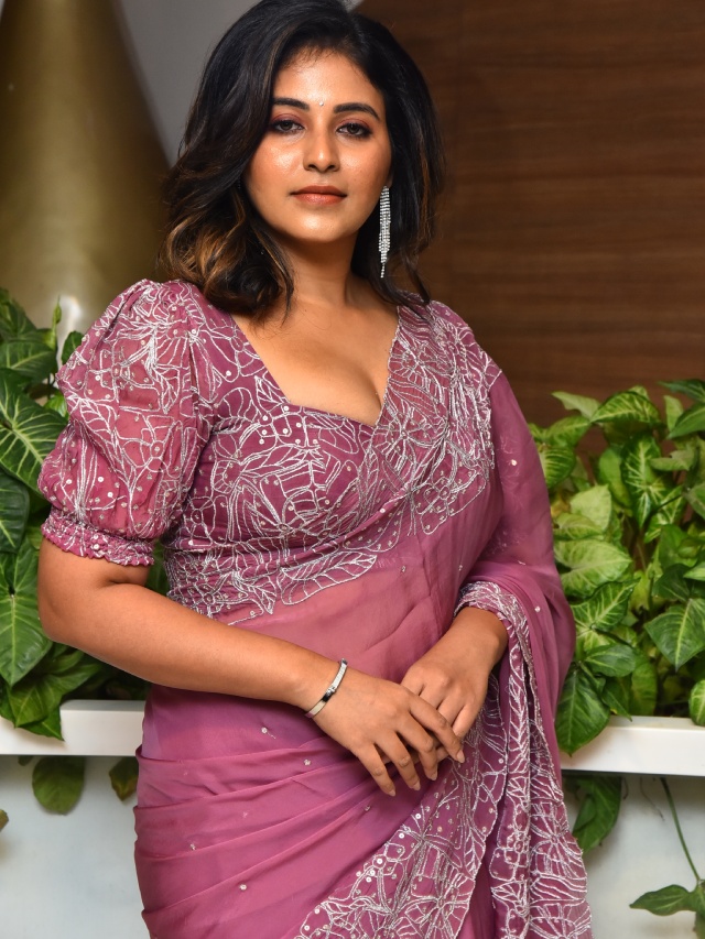 Anjali Stunning Looks in Saree at Makutam Song Launch Event