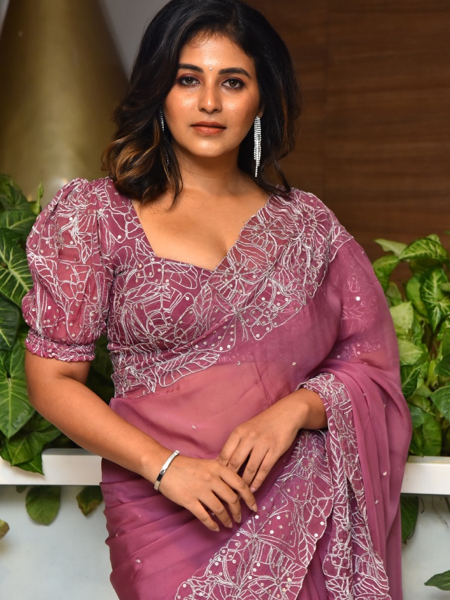 Anjali Stunning Looks in Saree at Makutam Song Launch Event