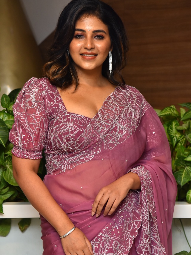 Anjali Stunning Looks in Saree at Makutam Song Launch Event