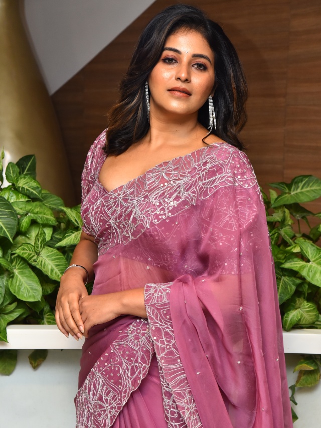 Anjali Stunning Looks in Saree at Makutam Song Launch Event