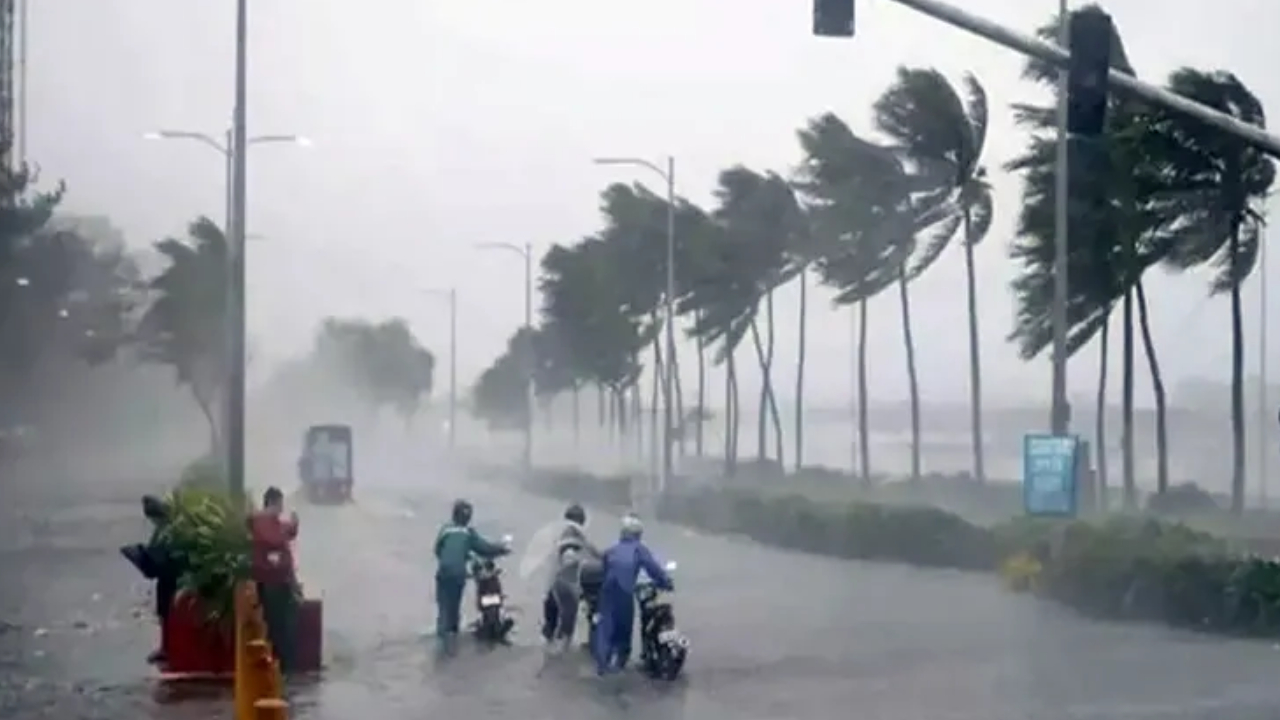 Ap Rains: ఏపీకి రెడ్ అలర్ట్.. పిడుగులు, ఈదురుగాలులతో భారీ వర్షం.. ప్రజలు అప్రమత్తంగా ఉండాలి