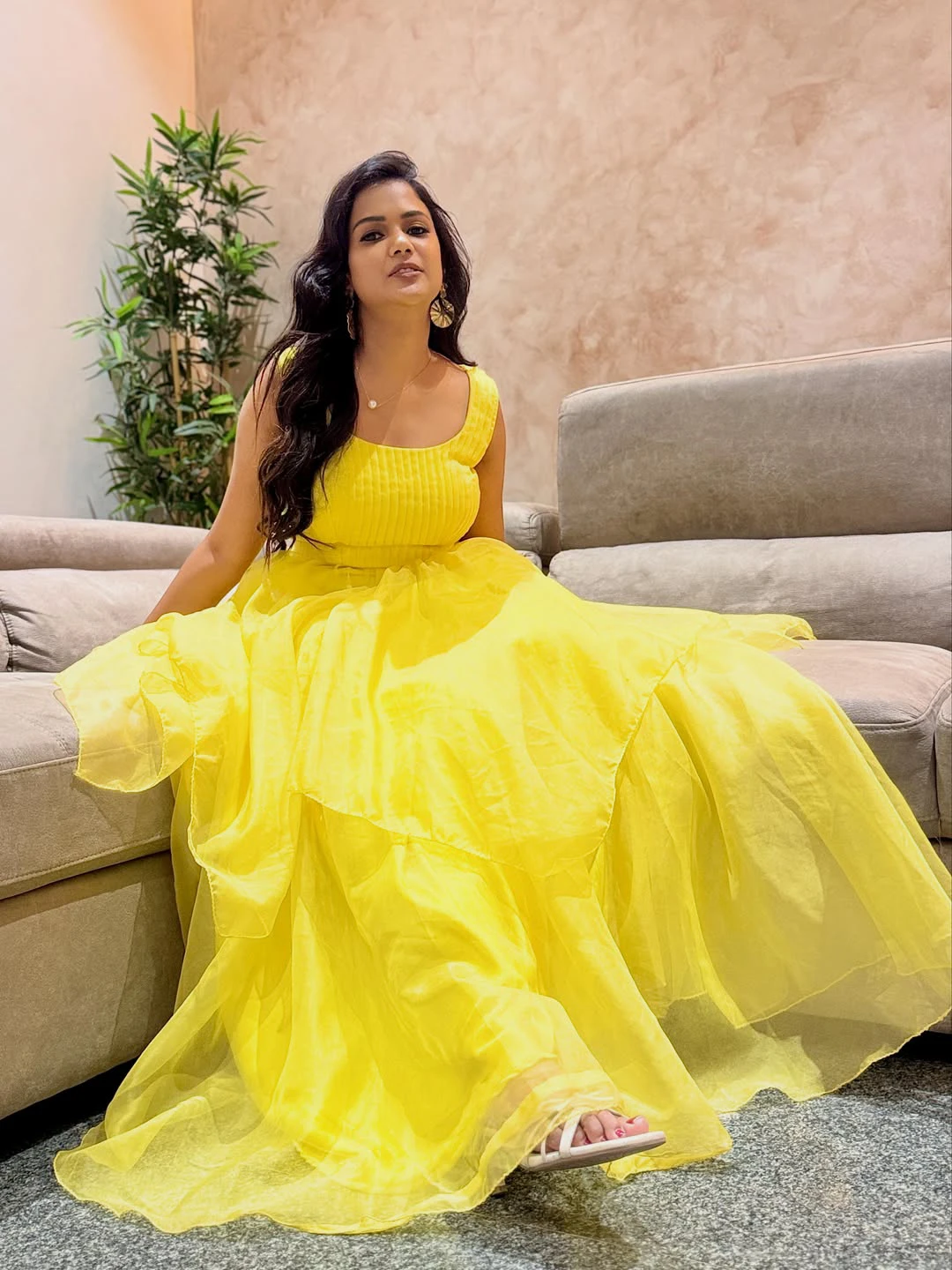 Ariyana Glory Shows her Beauty in Long Frock