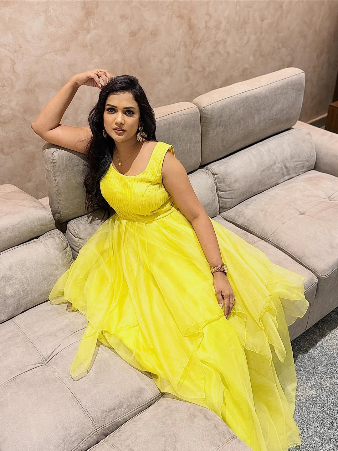 Ariyana Glory Shows her Beauty in Long Frock