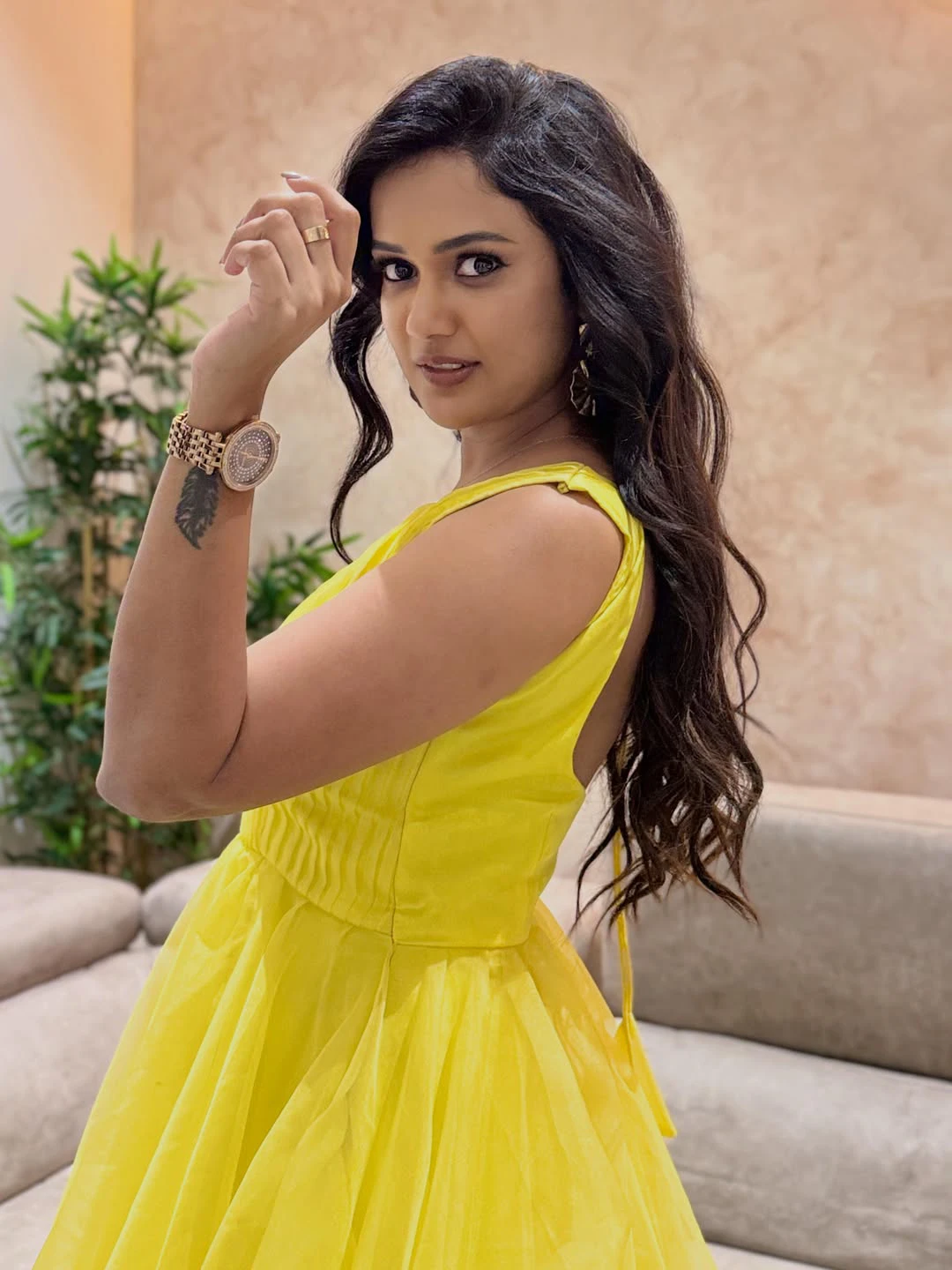 Ariyana Glory Shows her Beauty in Long Frock