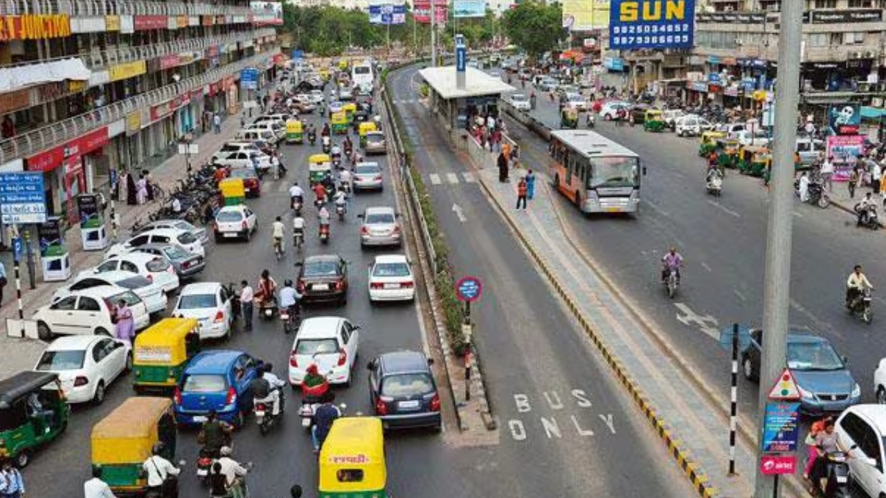 TGSRTC : హైదరాబాద్ వాసులకు బిగ్‌న్యూస్.. మెట్రో తరహాలో సిటీ బస్సు ప్రయాణం.. బీఆర్‌టీఎస్ సిస్టమ్‌తో ట్రాఫిక్‌కు చెక్..!