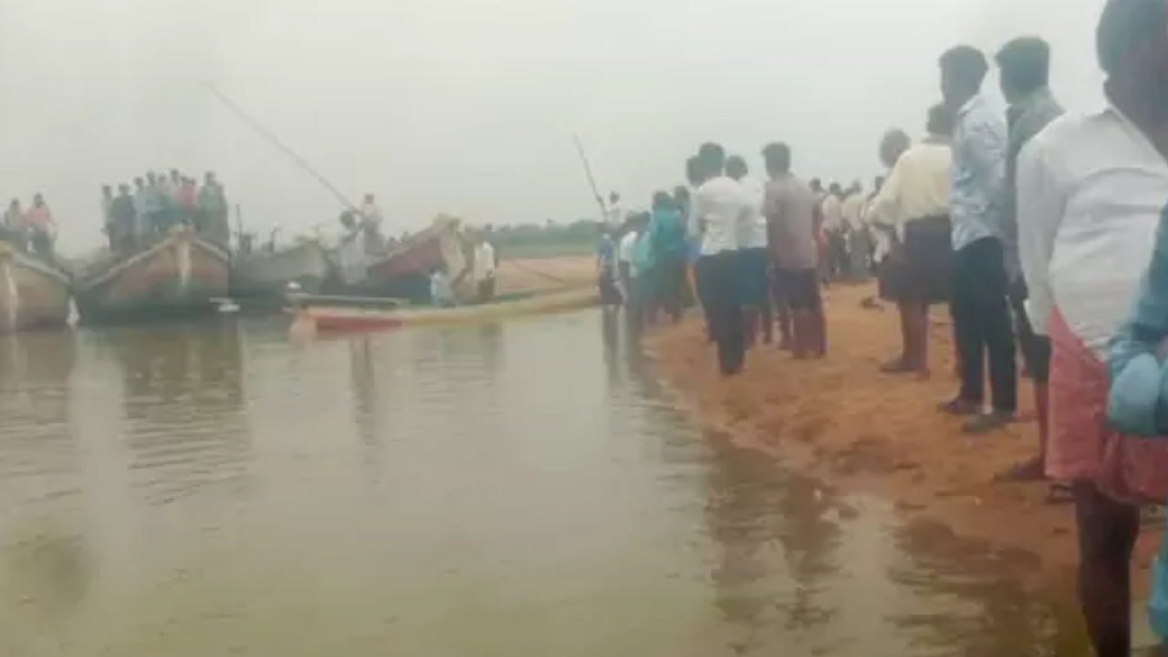 Boat Capsize: పల్నాడులో విషాదం.. కృష్ణా నదిలో పడవ బోల్తా.. ముగ్గురు చిన్నారులు బలి