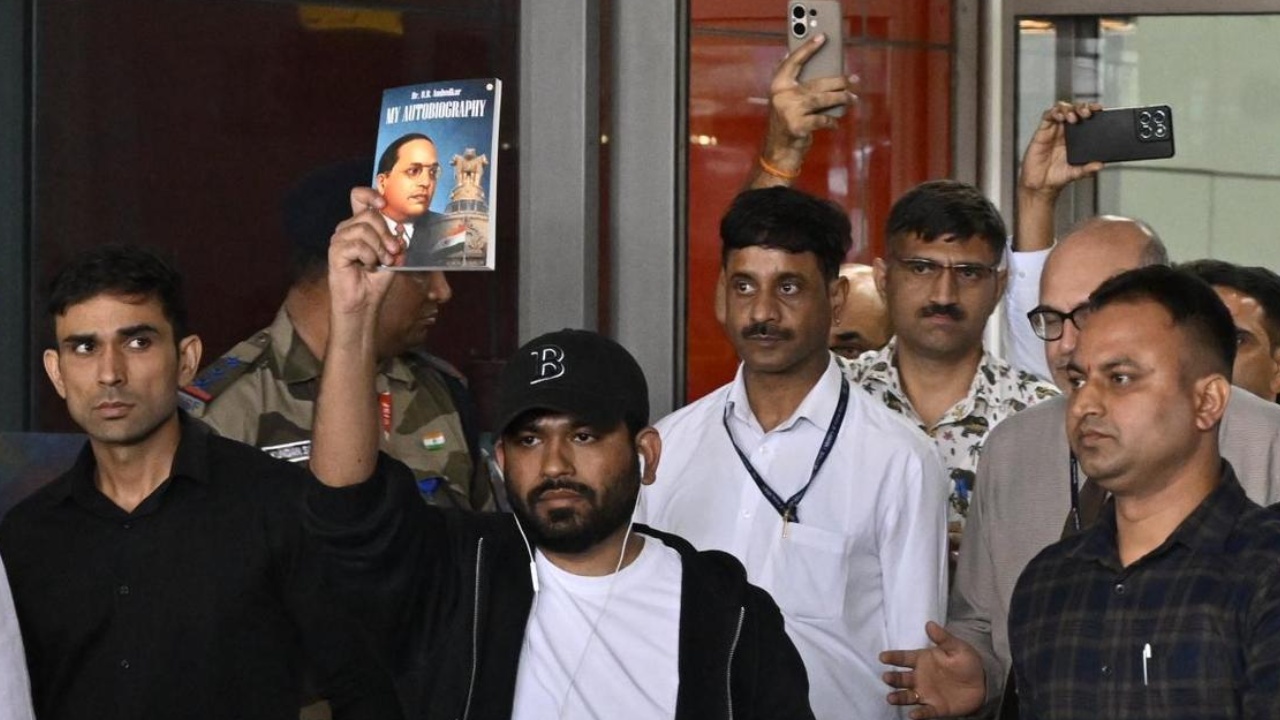 Cockroach Janta Party protest : కాక్రోచ్ జనతా పార్టీకి భారీ ఊరట.. ధర్నాకు అనుమతి.. ఢిల్లీలో అడుగుపెట్టిన సీజేపీ వ్యవస్థాపకుడు అభిజిత్ దీప్కే..