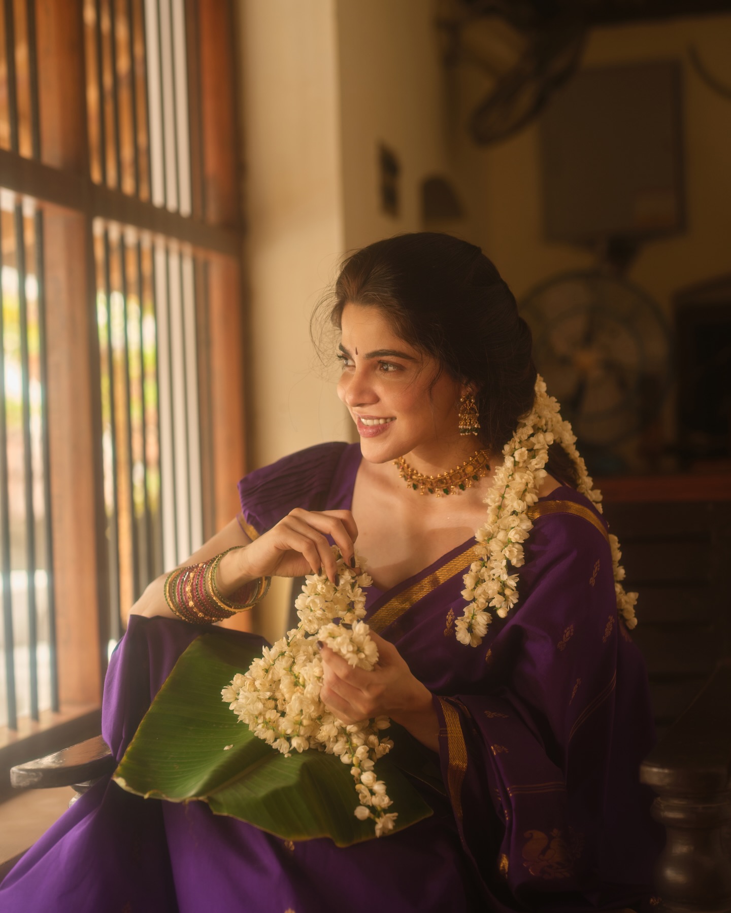 Divyabharathi Traditional Looks in Silk Saree