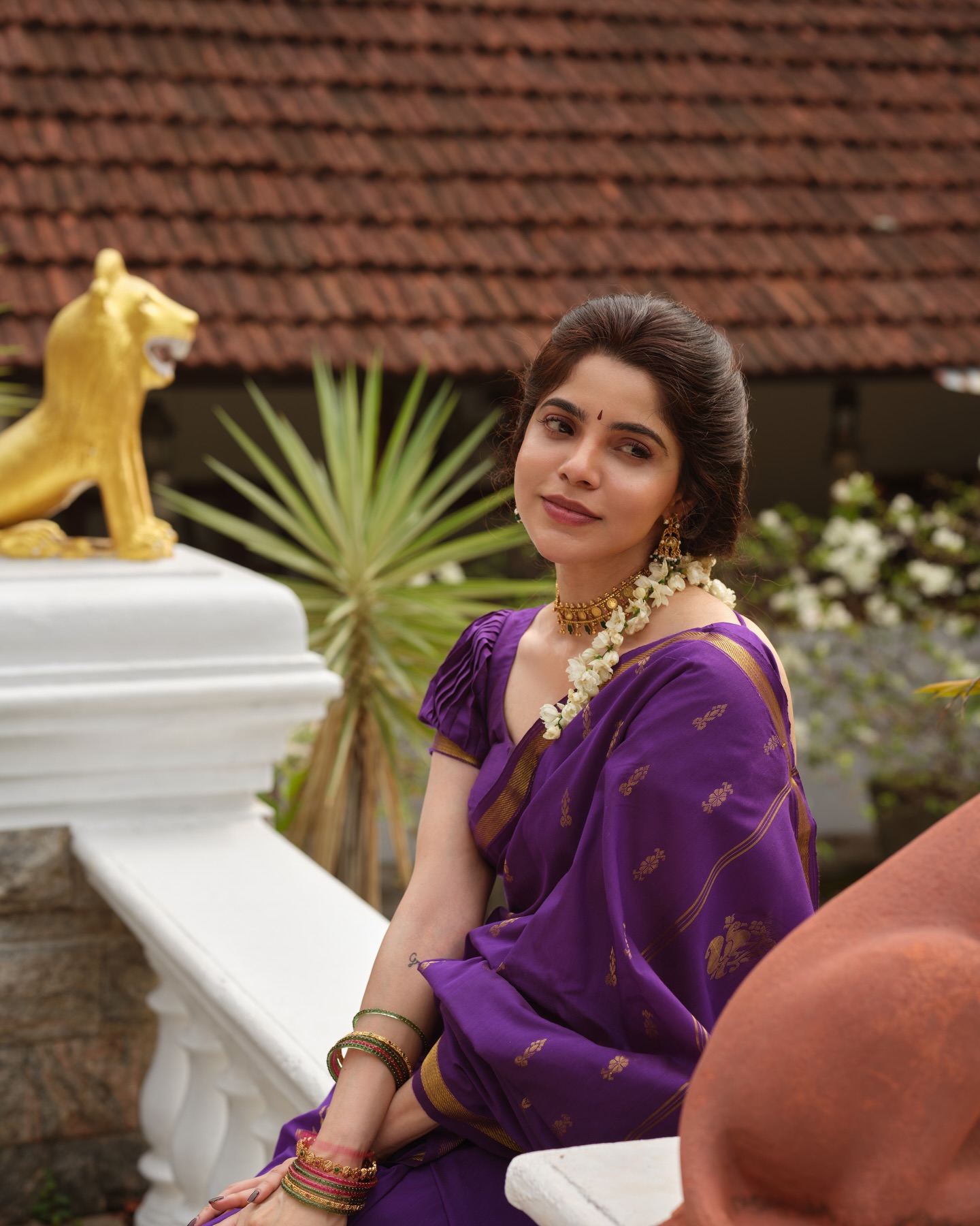 Divyabharathi Traditional Looks in Silk Saree