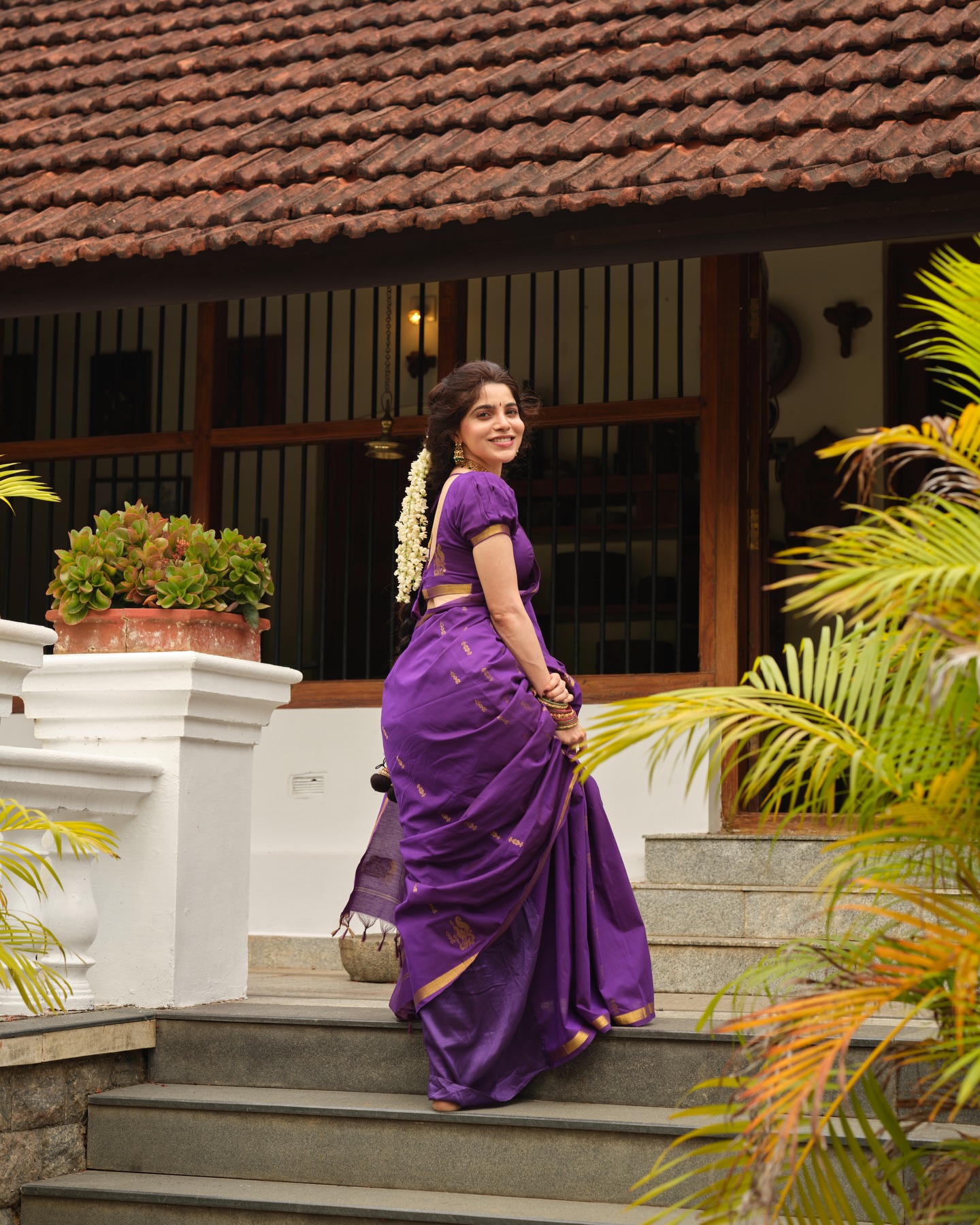 Divyabharathi Traditional Looks in Silk Saree