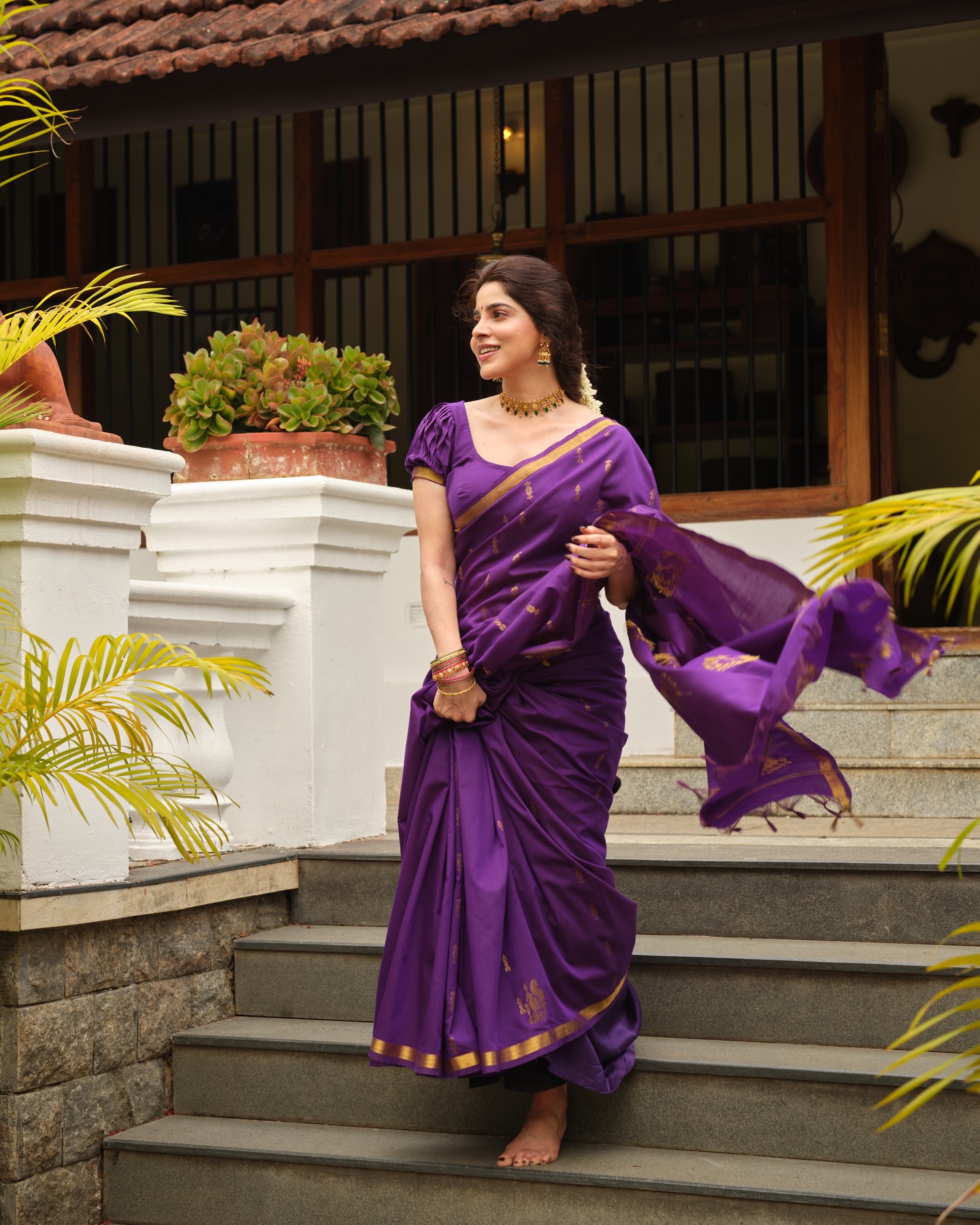 Divyabharathi Traditional Looks in Silk Saree